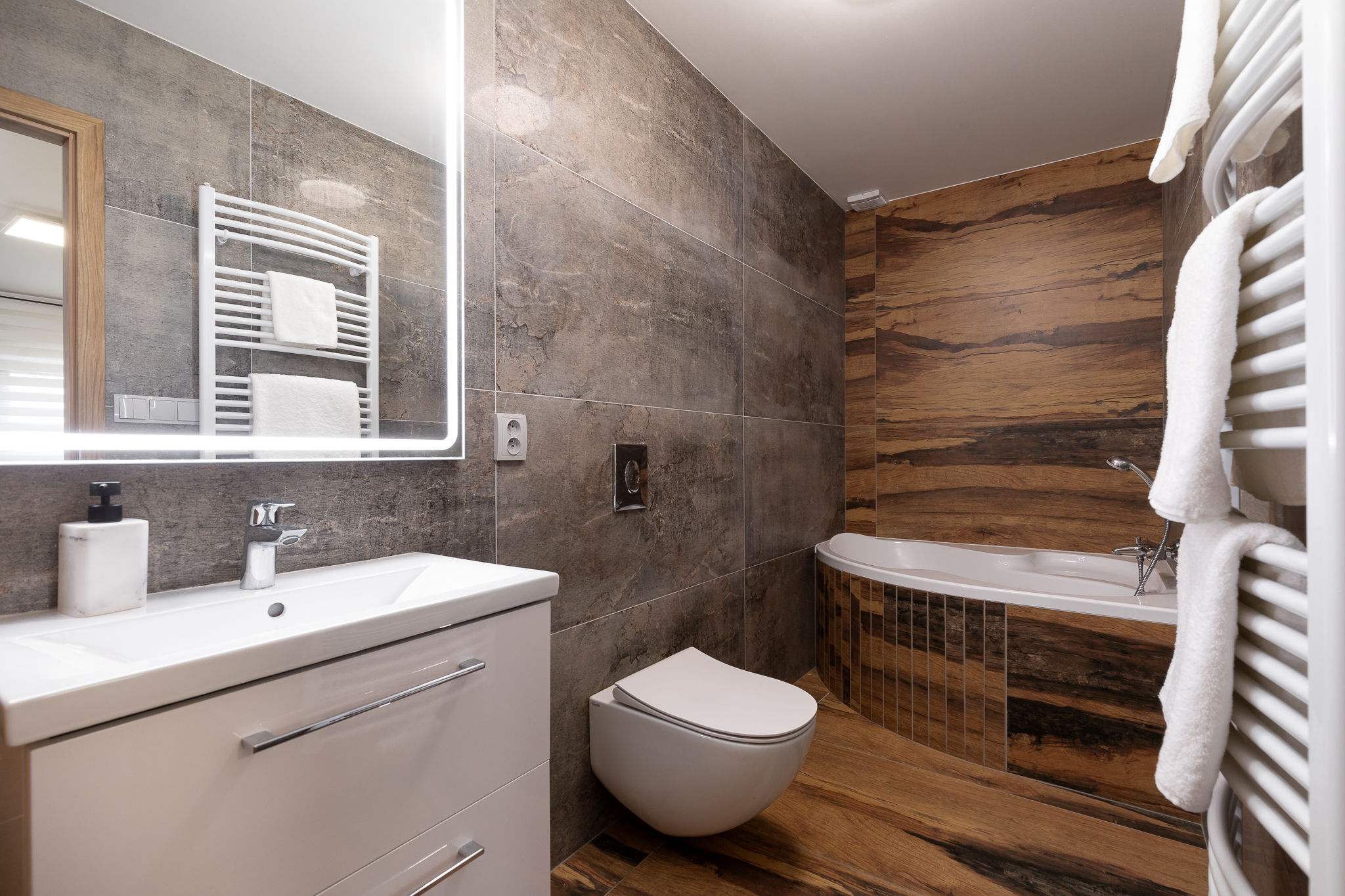 Deluxe room for 3 guests